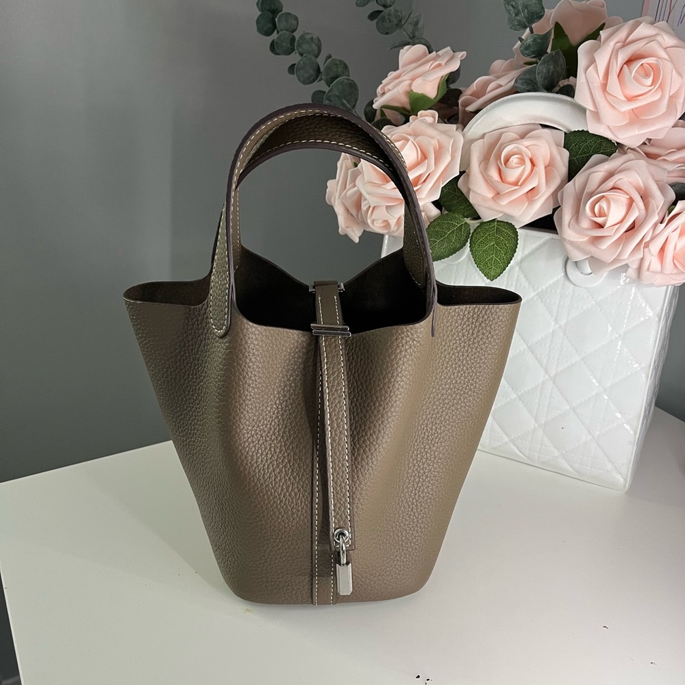 Bucket bag taupe color